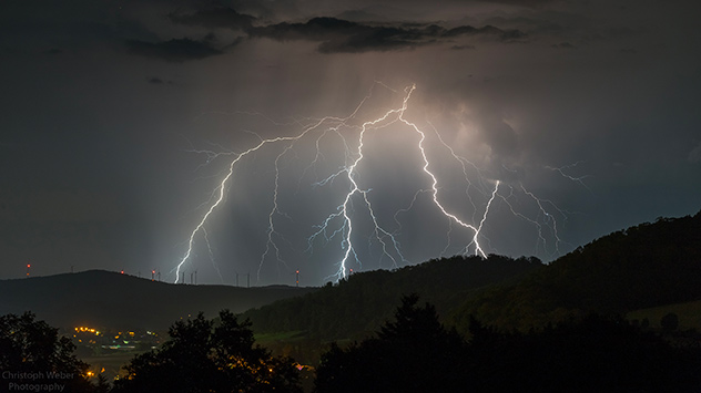 1ef49197-b4b7-65de-a39b-a1e9fc7c573f - © Christoph Weber Blitznacht im Westen