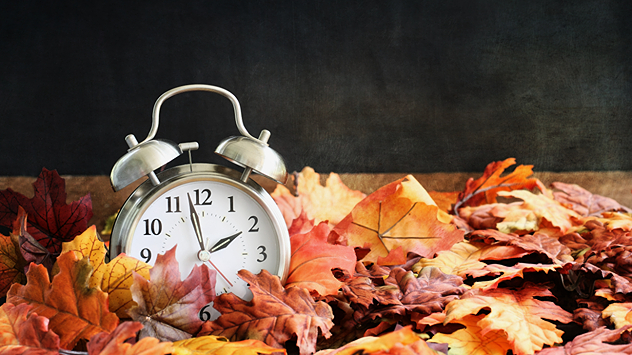  El próximo cambio se realizará durante la madrugada del sábado al domingo, a las 3:00 de la madrugada, volverán a ser 2:00, dando paso al horario de invierno hasta marzo.