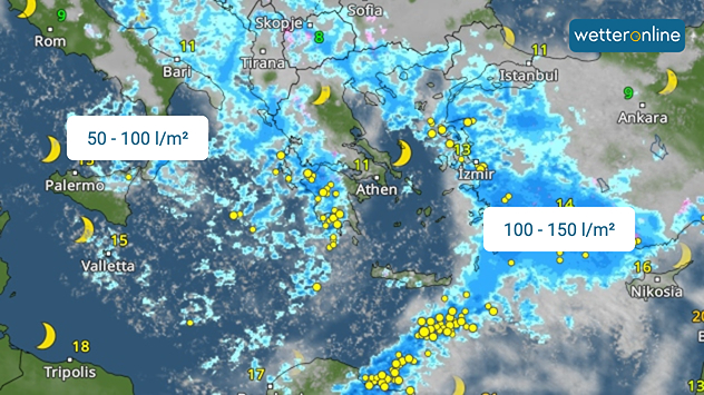 Mapa meteorológico con lluvias intensas sobre Grecia y el oeste de Turquía. Cantidades de lluvia indicadas entre 50 y 150 l/m².