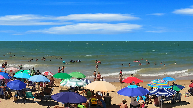 El último fin de semana de agosto arranca estable. Muchos despedirán el verano en nuestras playas, aunque zonas del norte quedarán expuestas a la nubosidad.&nbsp;