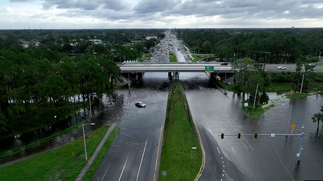 Überschwemmte Avenue in Tampa, Florida