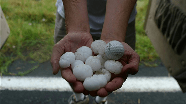Golfballgroßer Hagel 