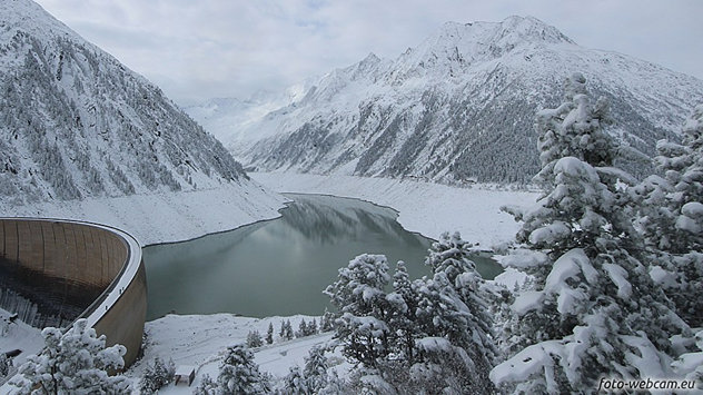 Verschneite Alpenlandschaft