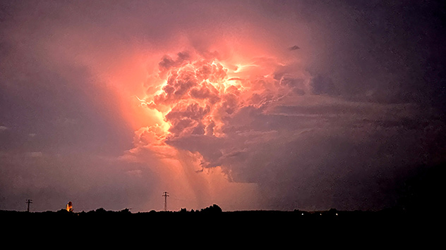 © Sebastian Ludewig Gewitterwolke mit Blitzen in Muhldorf am Inn