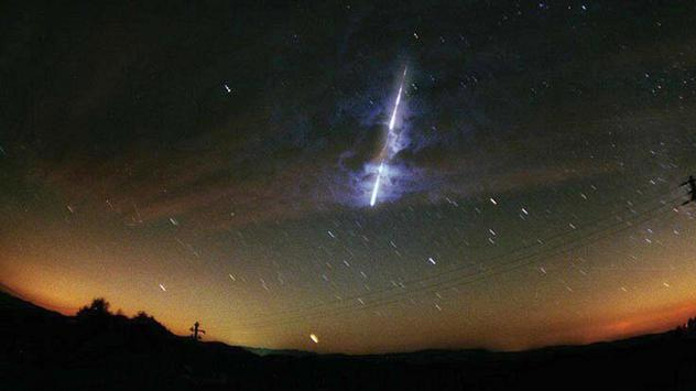 Meteor des Sternschnuppenschwarms der Leoniden