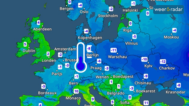Een kaart van de TemperatuurRadar van West-, Centraal- en Oost-Europa. De kaart kleurt groen, maar vooral blauw. Op grote schaal vriest het licht, matig of zelfs streng. En blauwe temperatuurmeter, die duidt op kou, is ingetekend. 