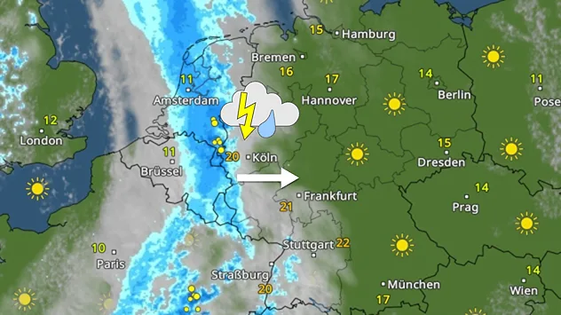 WetterRadar mit Gewittern und Regen im Westen Deutschlands, sonnig im Osten. Pfeil zeigt Zugrichtung der Front nach Osten.