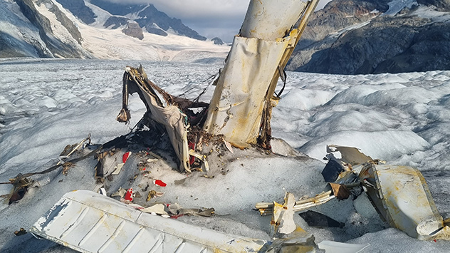 Flugzeugwrack auf dem Aletschgletscher