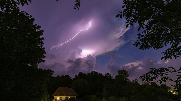 © Fi-Li via WetterMelder Deutschland Blitz an einer Gewitterwolke im Landkreis Nordhausen