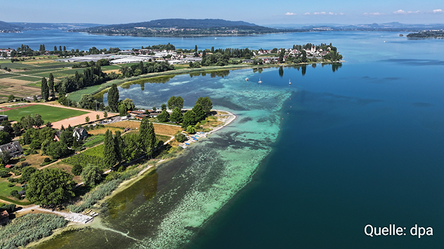 Auf der Insel Reichenau ist der ufernahe Grund des Sees wegen Niedrigwassers deutlich zu sehen.