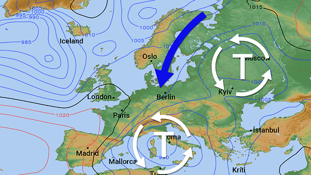Europa-Wetterkarte mit Tief über Italien und Hoch über Osteuropa. Kaltfront verläuft von Skandinavien bis nach Deutschland.